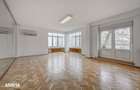 Apartament luminos de 5 camere, etaj 1/4, garaj subteran, Bd. Primaver - 18