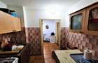 Vand urgent apartament apartament 3 camere semidecomandate , situat langa bazinul de inot, etaj 4 ,cu sarpanta, centrala termica - 4