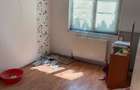 De vanzare apartament cu 3 camere, balcon, etaj 4 - 3