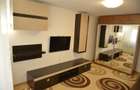 Calea 13 Septembrie, stradal, Apartament 3 camere, decomandat, 2 bai, hol H, bloc an 2000