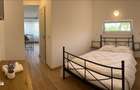 Inchiriez apartament la curte, pozitie centrala - 1