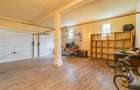 Vilă de închiriat P+1+M cu subsol, curte de 1.000 mp și livadă