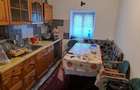 Casa de vanzare cu doua camere baie si bucatarie spait .