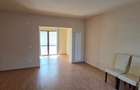Inchiriez apartament cu 3 camere, 2 locuri de parcare, gradina si terasa Valea Adanca, str Bazei