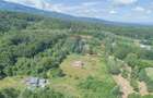 Casa de vacan?a la poalele Mun?ilor Fagara? | Teren 8.000 mp |