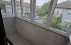 Vand apartament cu 2 camere, bucatarie, baie, camara, hol si balcon inchis. Are centrala proprie pe gaz, geamuri termopan, aer conditionat. - 1