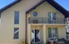 Casa parter si etaj 4 dormitoare living bucatarie 2 bai si terasa tel 0733132705