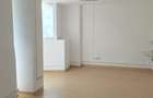 De inchiriat spa?iu 220 mp zona centrala, mezanin, deasupra la Unicredit