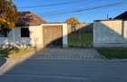 Casă cu Teren 2300 Mp în Petrești - 1