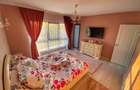 Casa cu 4 camere, curte ?i aer condi?ionat