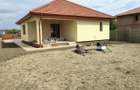 Casa noua cu 3 camere,2 bai si curte privata imprejmuita si amenajata. - 1
