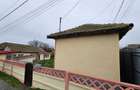 Se vinde teren cu 2 corpuri de casa Harsova - 5