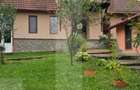 Casa de vanzare, cu 6 camere, 160 mp, zona Barcani - 2