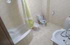 Inchiriez apartament 3 camere, 103mp, 2 niveluri, 2 bai, parcare privata pentru 2 masini Floresti, str. Florilor