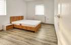 Ofer spre inchiriere un apartament luminos ?i spa?ios, cu o suprafa?a de 50 mp, situat pe strada Tau - 6