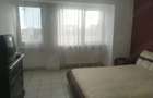 Proprietar vand apartament 2 camere decomandate, Ploiesti bloc Mercur etaj 6,