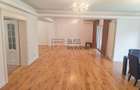 Vilă spatioasa de 500mp cu 7 camere si gradina privata