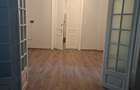 Piata Rosetti 2 camere parter in vila ideal birou parcare in curte curte - 1