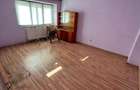 De vanzare apartament zona Pietonal, 3 camere,2 bai si balcon, etaj 1