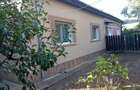 Proprietar vand casa cu713m teren in Calea Lipovei pe str ion Roata nr51 cu 4camere 2 bai si 2 bucatari camera tehnica , camara si garaj - 6