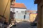 Vand casa , situata central , str. T.Popovici nr.2