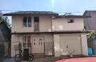 Casa cu garaj ?i 5 camere