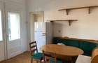 Apartament 3 camere la parter,90mp in vila cu 3 nivele, curte cu spatiu verde si pomi.