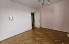 Central-Vand apartament cu 3 camere, balcon si boxa - 1