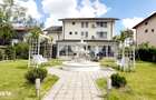 Casa cu 7 camere, piscina si garaj in suburbie