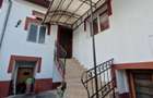 Casă cu 4 camere decomandat în Central
