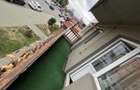 Apartament situat pe bulevard.