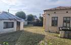 De vanzare (de inchiriat) , in zona centrala, casa cu curte de 1100mp