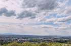 Teren de casă gata de construit: PUZ + geotehnic + utilități – vedere oraș