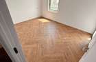 Casa 3 camere, 2 bai 2 dresinguri ,1 balcon curte proprie 35 mp, 2 locuri de parcare