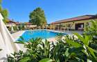 VILA DE COLT/COMPLEX CU PISCINA/TEREN TENIS/FITNESS/IANCU NICOLAE
