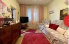 Strada praga, apartament 57mp, doua camere, decomandat, curte cu loc parcare si garaj. Pret negociabil.