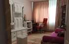 Proprietar,schimb cu 2 cam sau,vand apt.3 cam dec.Zona pietonal Unirii.turnBotosani