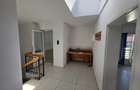 Casa individuala 7 camere+ apartament, 5 locuri de parcare. Sagului - 1
