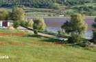 Teren de exceptie 100 m deschidere cu vedere catre lac .