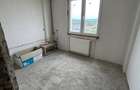 De vanzare apartament cu 3 camere, spatios, zona Hotelului Pret: 59900 - 2