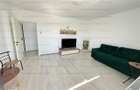 Zona Tractorul 3 camere ,2 bai,etajul 1 din 4 ,loc de parcare - 4