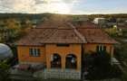 Casa de vanzare in Ludus 3 camere, 3 terase, teren 5.000 mp