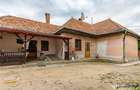 Ansamblu: Casa atelier sura 1.123mp teren, Sat Lunga, - Lunga (Covasna)