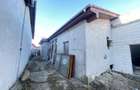 Casa de vanzare in centru, la gri.