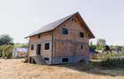 Casa de vanzare Suceava , Plavalari 40 ari teren, demisol + parter + etaj - 5