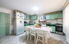 Casa parter,  situata pe colt, teren 300 mp, acces dublu - 2