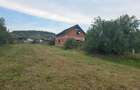 Vand casa loc SUMUGIU, sc 200 mp , parte casa noua la rosu , teren 2670 mp, la sosea, front mare