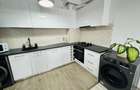 PROPRIETAR, vand apartament cu 2 camere ?i loc mare parcare subterana