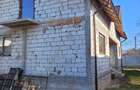 Casa la rosu + Teren 1279mp + Spatiu comercial in statiunea Pucioasa