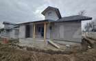 Casa frumoasa cu 3 camere in Ciurbesti